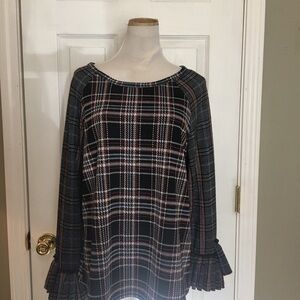 Hannah XL long sleeve pull over tunic top.”Contrasting plaid. Pleated cuffs.